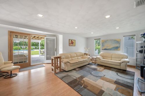 6 Bethal Ln, Commack NY 11725-1003 exterior