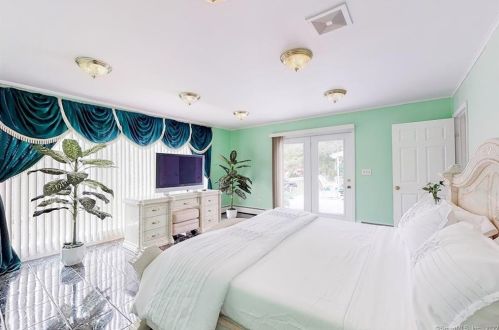 47 Waterman St, Killingly CT 06239-4240 exterior