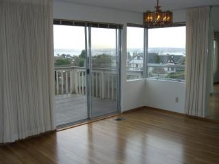 2412 Eyres Pl, Seattle WA  98199-3718 exterior