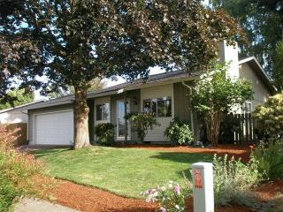 4712 Marshall Ave, Eugene, OR 97402-1418