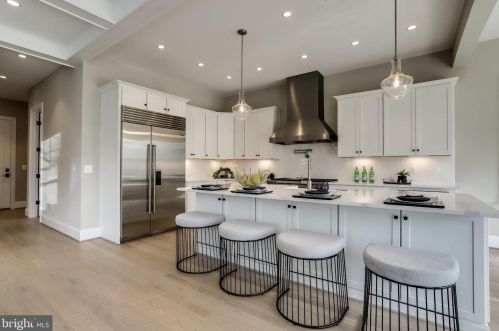 2733 1 St, Arlington VA 22203-2639 exterior