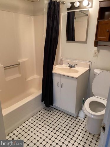 800 9th St, Philadelphia PA  19123-1968 exterior