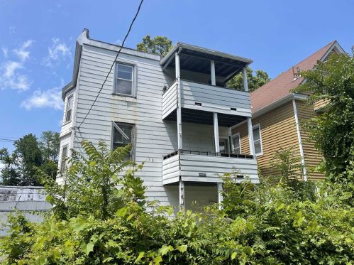 42 Parker Ave, Poughkeepsie, NY 12601-1927