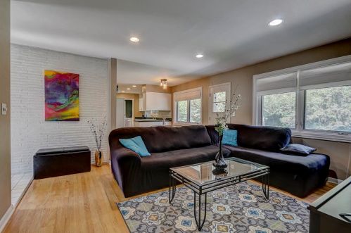 458 Ellsworth Ln, Milwaukee, WI 53217-1825