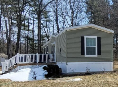 21 Cremin St, Concord, NH 03303-2047