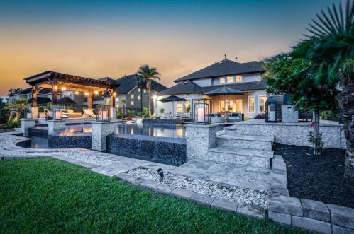 13718 Cole Pt Dr, Humble TX 77396-1108 exterior