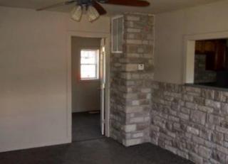 2424 Kellett Ave, Springfield MO  65803-3438 exterior