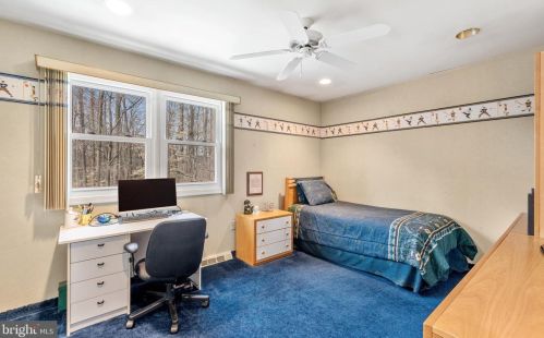 3738 Levy Ln, Huntingdon Valley PA 19006-3108 exterior