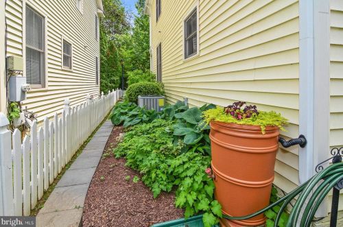 213 Creek Valley Ln, Rockville MD  20850-5603 exterior