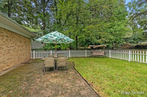 1525 Berkshire Dr, Grand Rapids MI 49508-1423 exterior