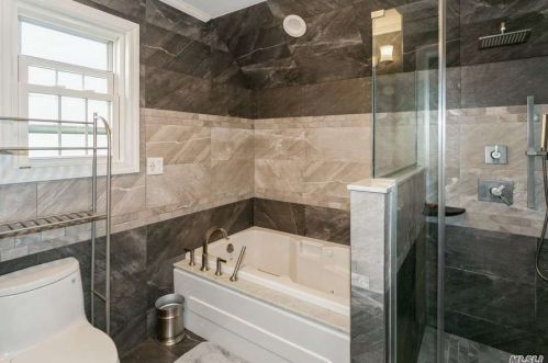 131 Gordon Rd, Valley Stream NY 11581-2108 exterior