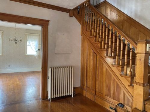 8 Berwick St, Worcester MA 01602-1405 exterior