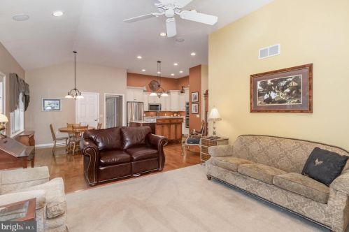 7136 Un Deposit Rd, Hummelstown PA 17036-9505 exterior