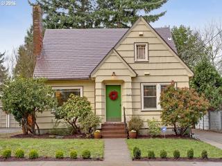 4129 40 Ave, Portland OR  97219-5327 exterior