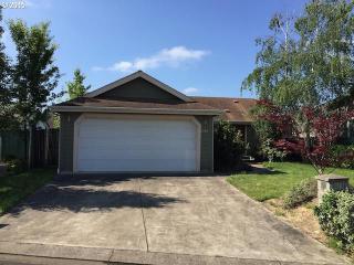 5262 Olympic Cir, Eugene, OR 97402-6494