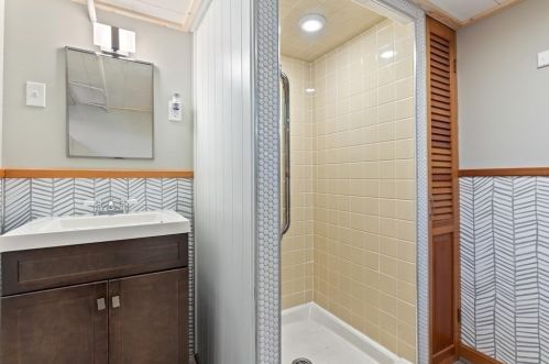 165 Chadwick St, North Andover MA 01845-1705 exterior