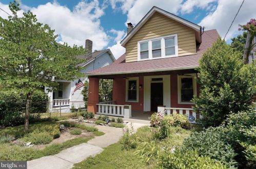 2913 17th St, Washington, DC 20018-1825