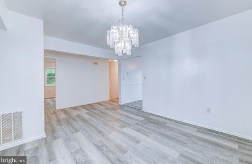 1601 Silver Ct, Trenton NJ  08690-3528 exterior