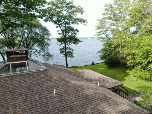 300 Cir Dr, Meskegon MI 49445-2712 exterior