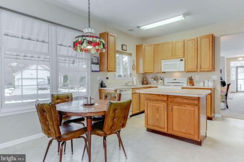 84 Warwick Way, Southampton NJ 08088-1122 exterior