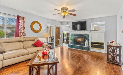 7833 60th St, Milwaukee, WI 53223-4175