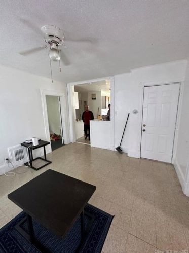 482 East St, New Britain CT 06051-2454 exterior