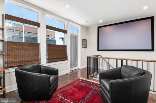 1127 Royal St, Alexandria VA  22314-1406 exterior