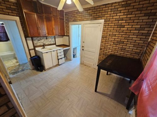 3238 36, Milwaukee WI 53215-4132 exterior