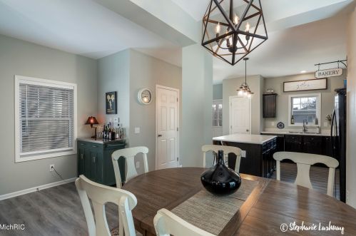 836 Sigsbee St, Grand Rapids MI 49506-2539 exterior