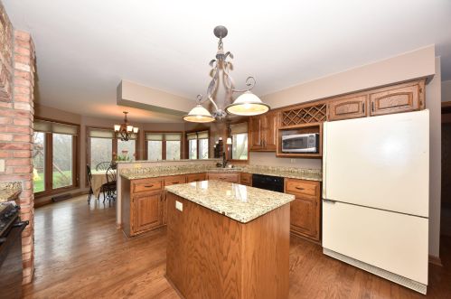 6945 Tesch Ave, Milwaukee WI 53220-2417 exterior