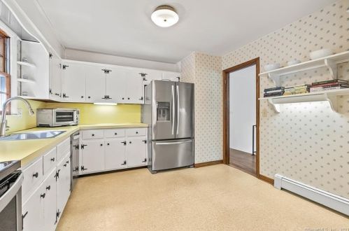 1 Hidden Lk Ct, Ridgefield CT 06877-2310 exterior