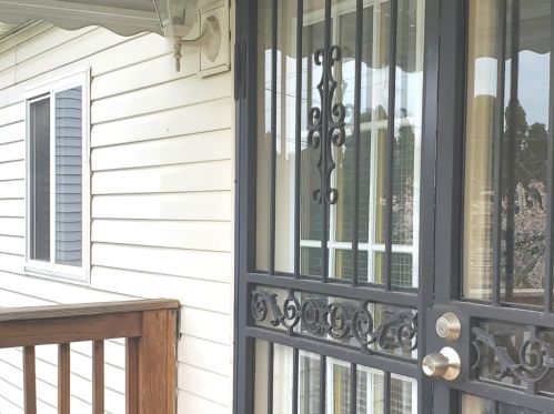 1218 Maywood Dr, Broadview IL 60153-1879 exterior