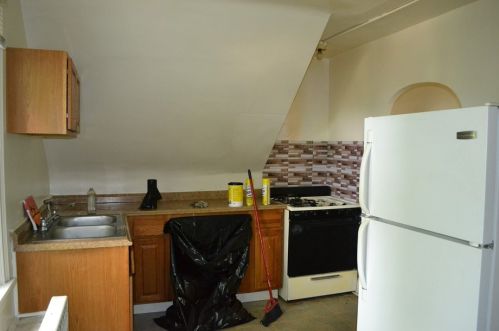 2023 Delaware Ave, Pittsburgh PA 15218-1875 exterior