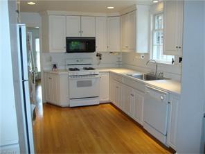 20704 Morewood Pkwy, Cleveland OH  44116-1445 exterior