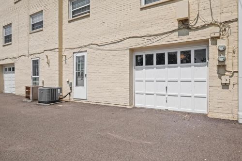 60 Chapel Dr, Pittsburgh PA  15237-2518 exterior