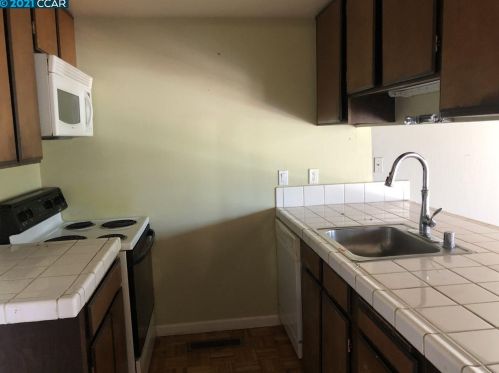 397 Ridgeview Dr, Concord, CA 94523-1025