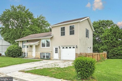 531 Lakeview Cir, Littlestown, PA 17340-1701