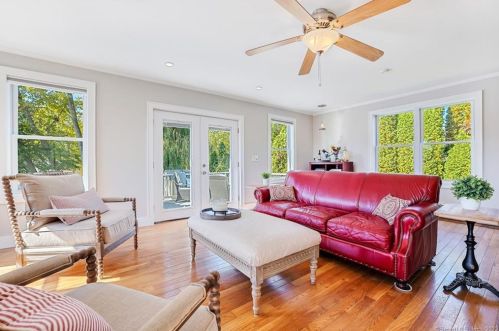 85 Columbia Rd, Windsor CT 06095-3811 exterior