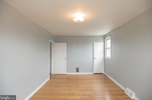 8623 Jackson St, Philadelphia PA 19145-3833 exterior