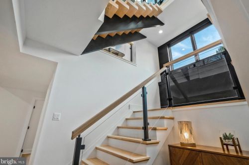 1520 Brookhaven Dr, Mc Lean VA  22101-4127 exterior