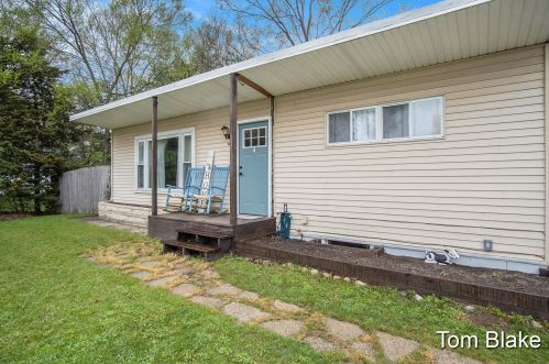 3002 Riverview Ave, Meskegon MI  49445-3316 exterior