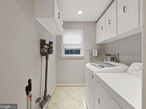 8224 Inverness Holw Ter, Rockville MD 20854-2726 exterior