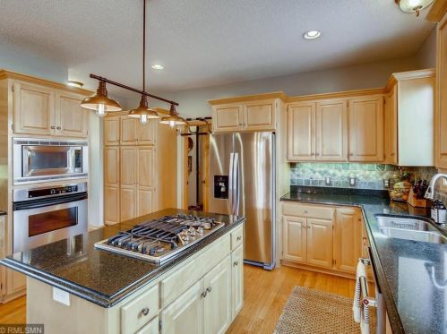 8932 Highview Ln, Saint Paul MN 55125-4921 exterior