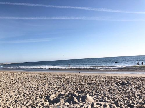 320 Rossmore Dr, Oxnard CA  93035-4465 exterior