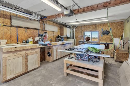 2560 66 St, Fennville MI 49408-9620 exterior