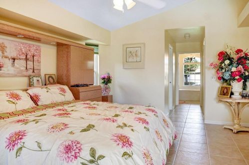 272 Surfside Ave, Fort Pierce FL  34983-1286 exterior