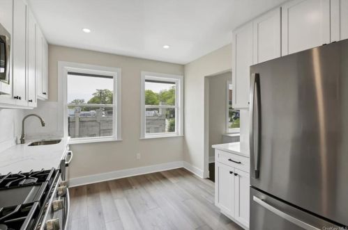 11 Hutchinson Blvd, Mount Vernon NY 10552-2510 exterior