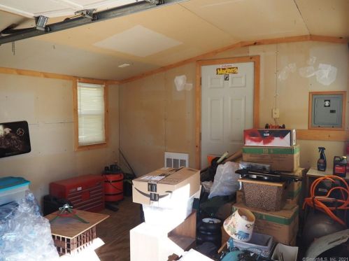 94 Hawthorne St, Manchester CT 06042-3021 exterior