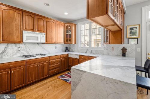 707 Frd Lndg Way, Alexandria VA 22314-3887 exterior