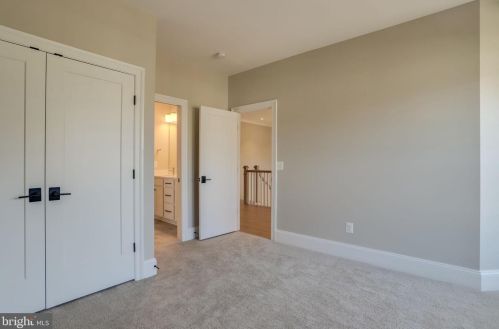 2733 1 St, Arlington VA 22203-2639 exterior